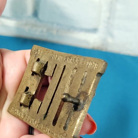 RICH Vintage Brass Belt Buckle - Picture 5 of 8